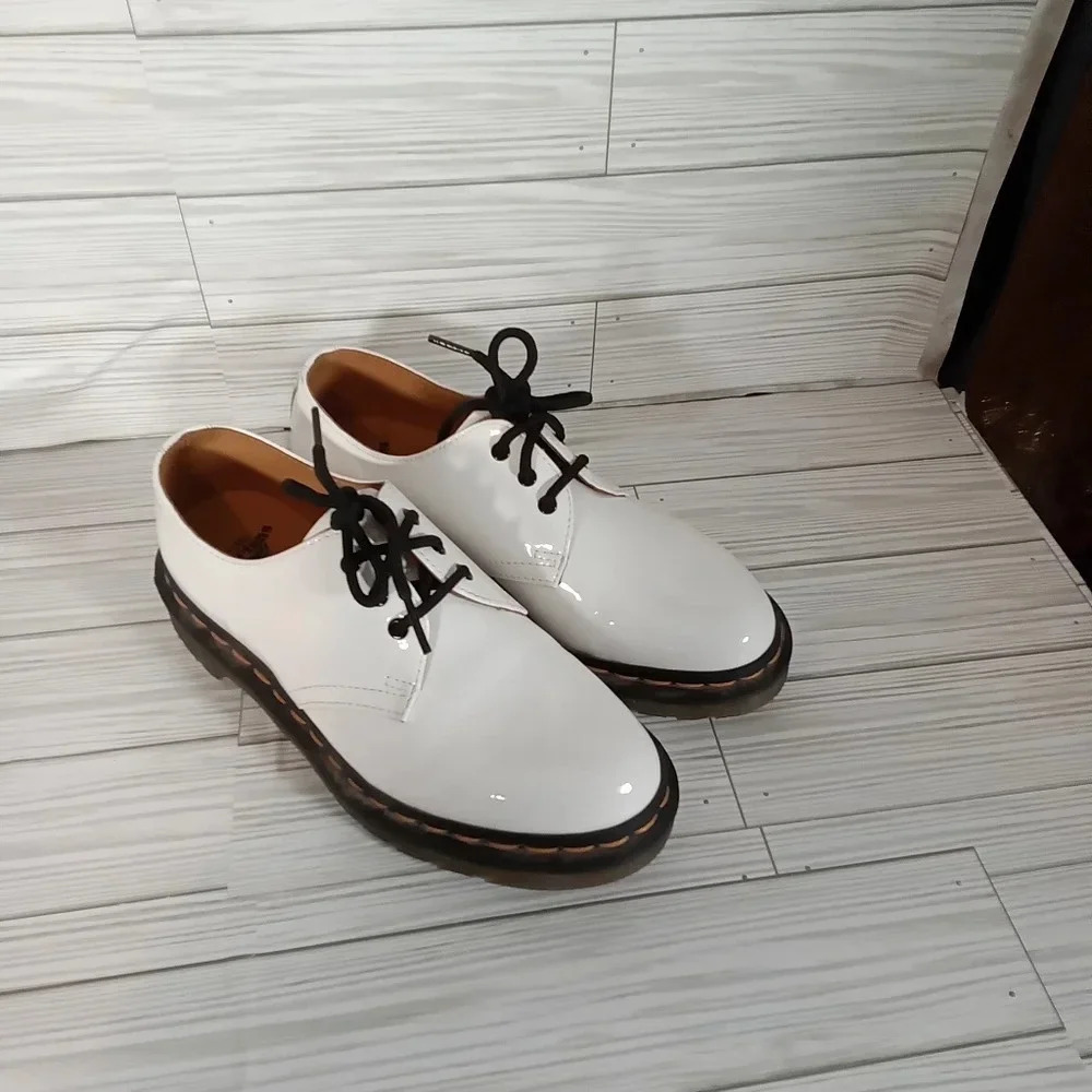 Dr Martens 26754 patent white Lamper Oxford women's shoes size 6